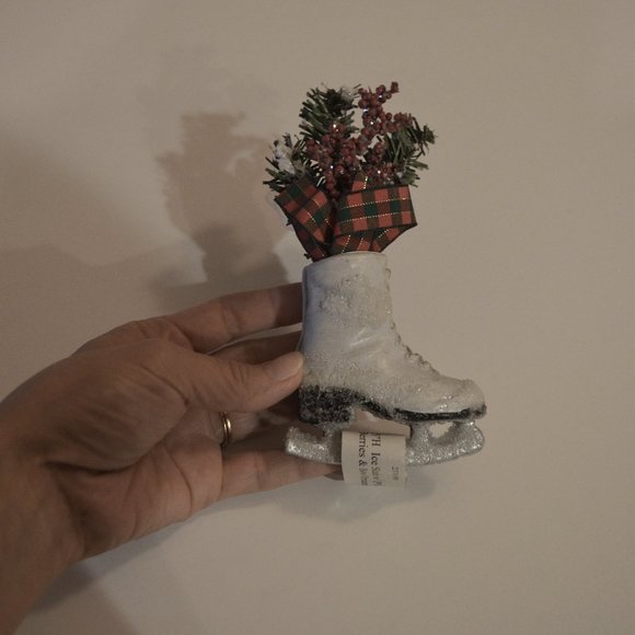 Gerson Companies Christmas Ice Skate w/ Berries & Bow Ornament 5"H - Picture 2 of 6